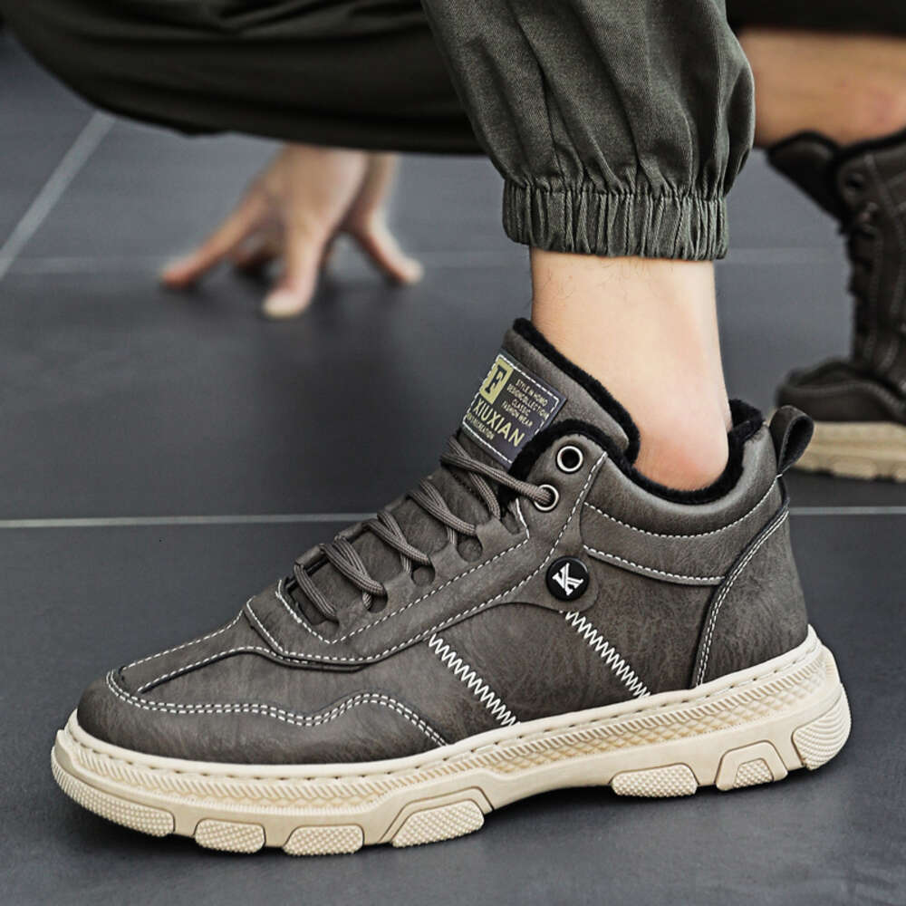 Chinese manufacturers of high quality flat winter plus cotton men's walking shoes