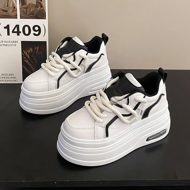 Fashionable platform sports shoes womens spring and autumn round shoelaces comfortable 8CM thick sole sports shoes black and white casual shoes 240611