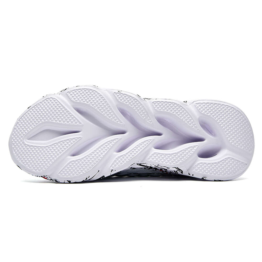 Factory direct comfortable four seasons flying mesh men's Fashion breathable sports shoes