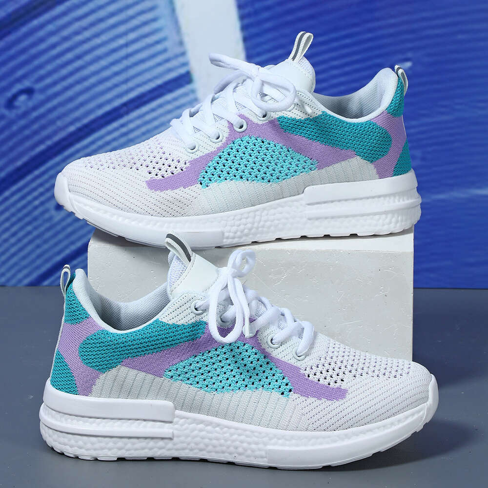 Factory wholesale lightweight fashionable sports shoes for women