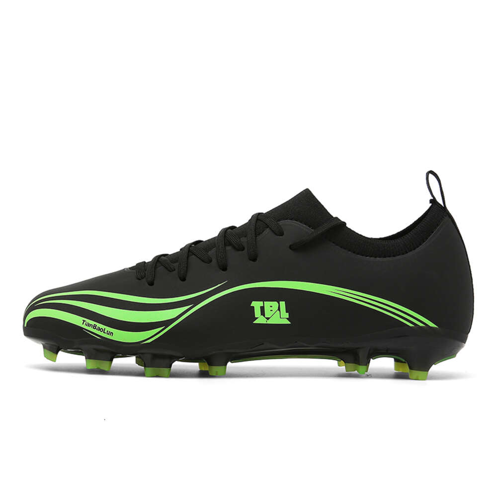New long spike fashion men's soft and comfortable training football shoes