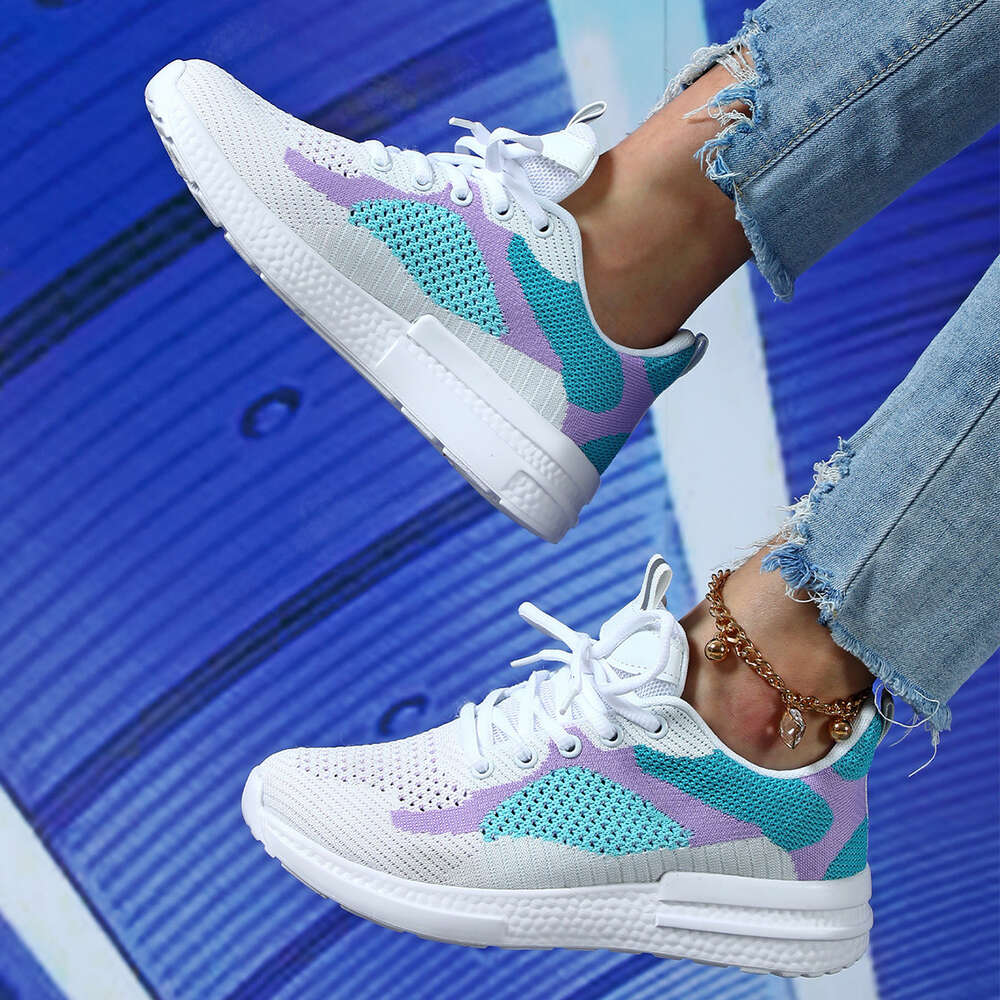 Factory wholesale lightweight fashionable sports shoes for women