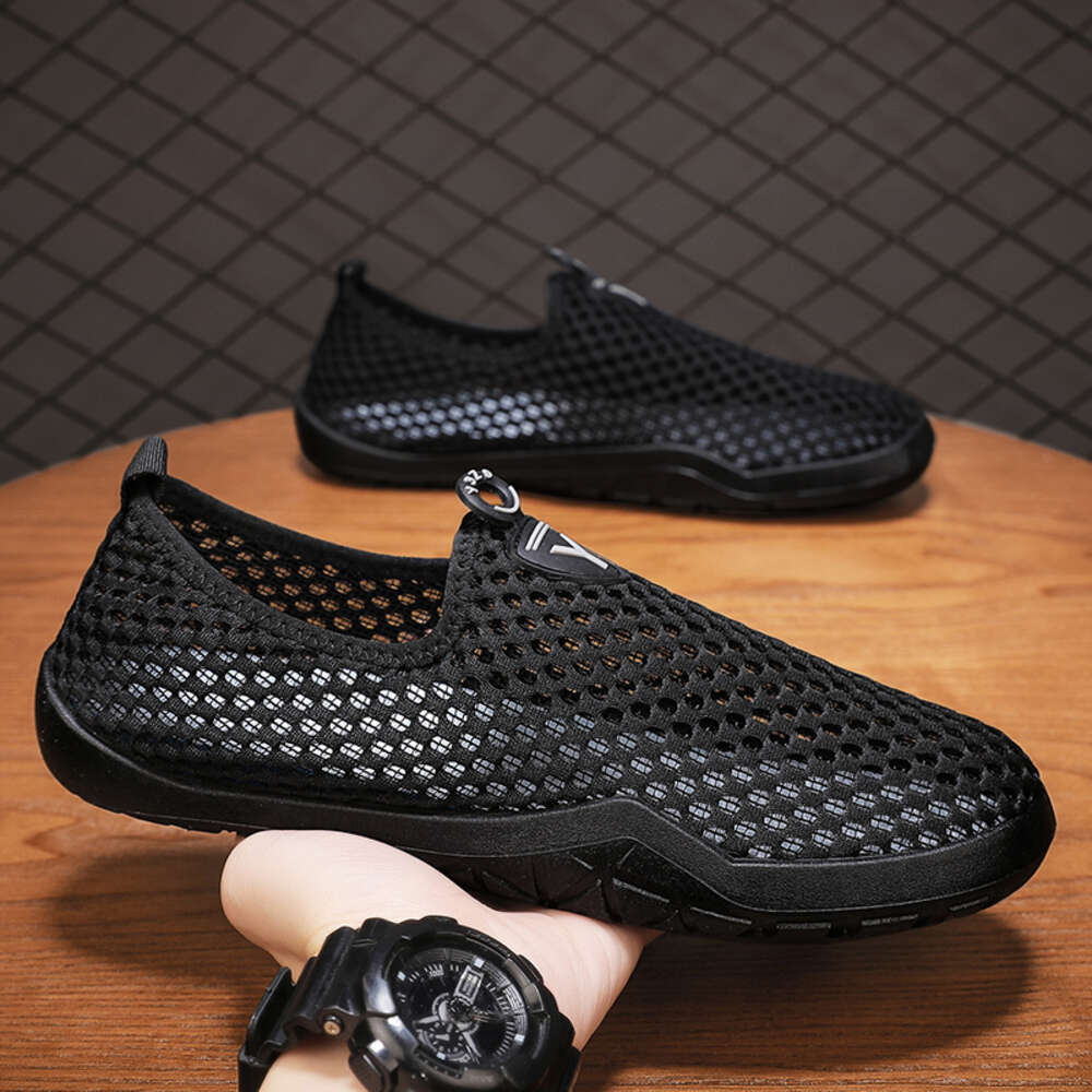 Summer casual men's shoes at a discount store