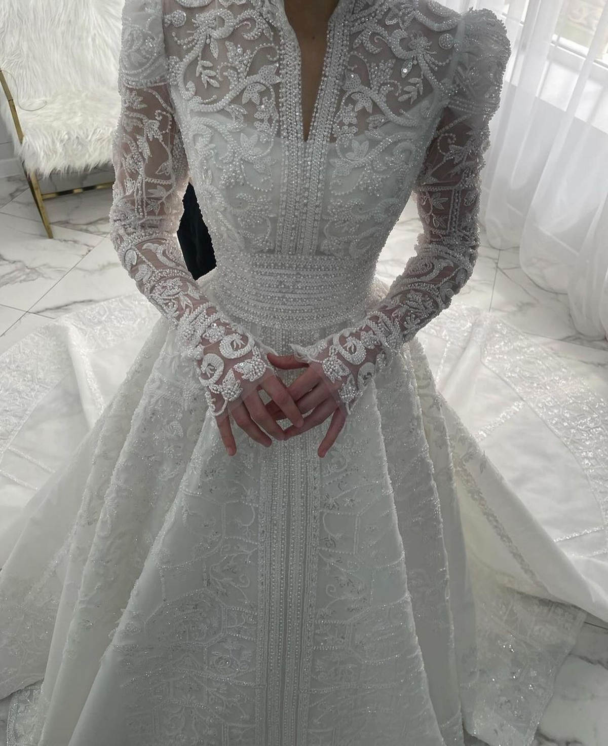 Luxury Wedding Dresses Sequins Beading High Neck Bridal Gowns Pearl Muslim Long Sleeve Custom Made A Line Dress Vestido de novia