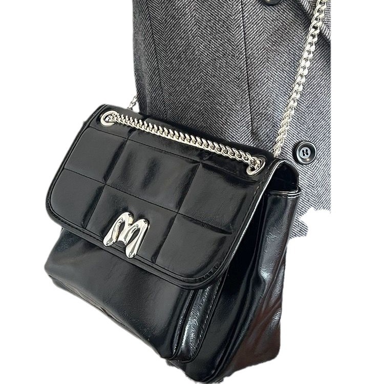Small niche design large capacity soft faced handbag homemade women bag Korean new high-end retro wandering bag oily leather chain shoulder bag