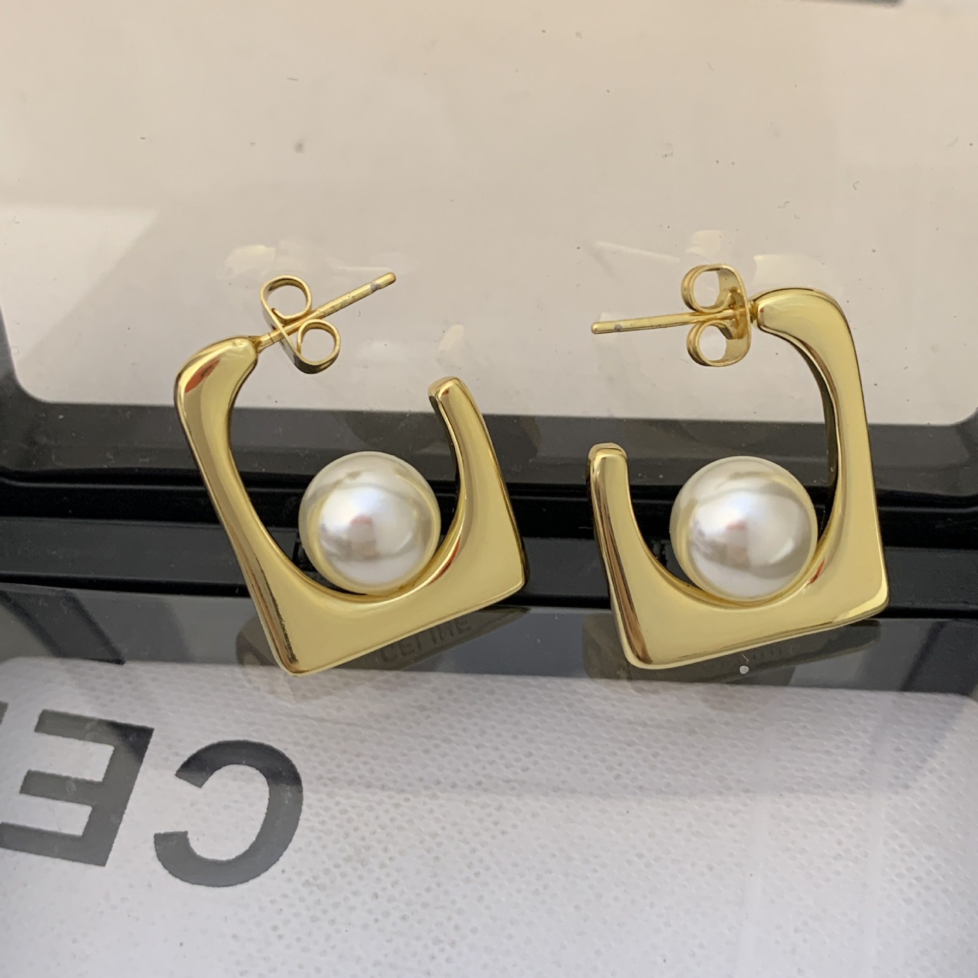 Golden Earrings Designer Square Pearl Earring For Women Size 2.5*2cm Stud Exaggerated Hoop With Gift Box For Party