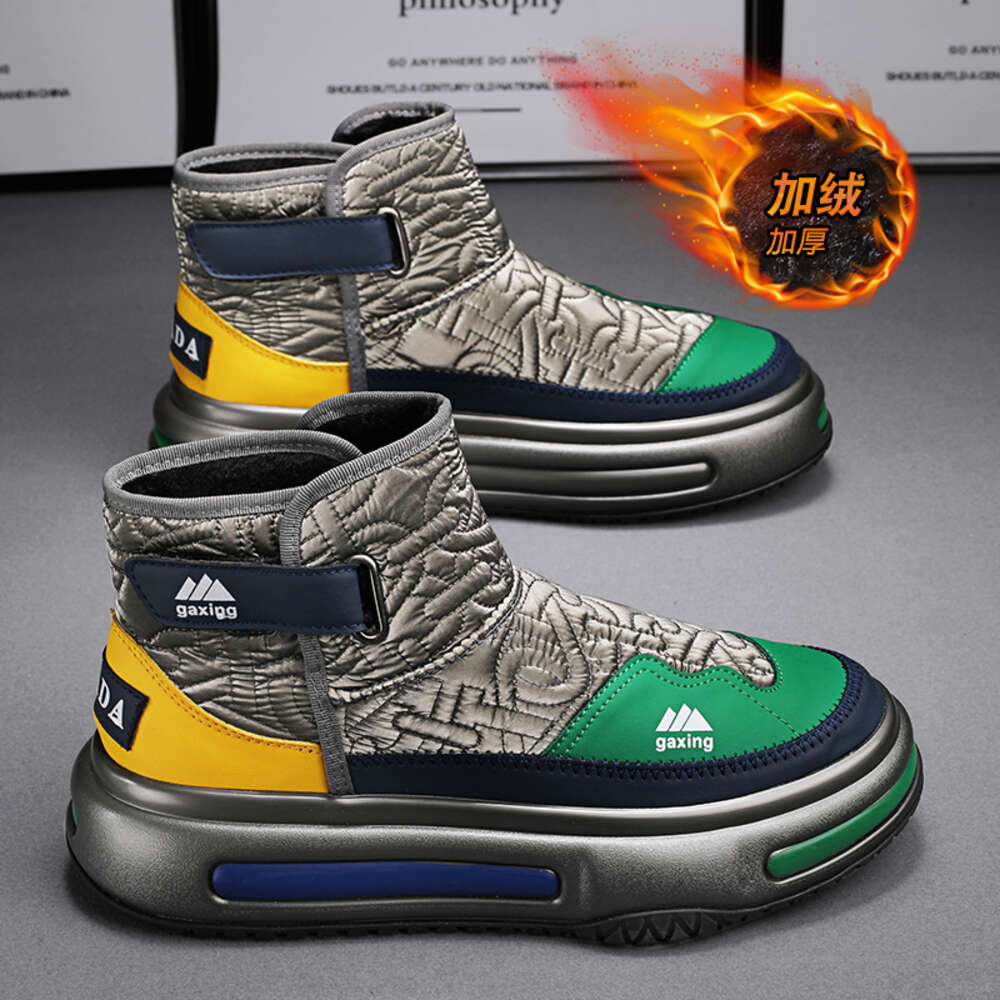 238 Winter high top men's cotton shoes, and boots at a discount store