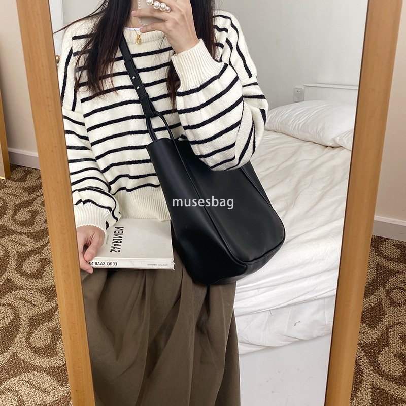 Large capacity fresh and sweet magnetic buckle bag for women new fashion retro work commuting tote bag niche one shoulder underarm bag versatile