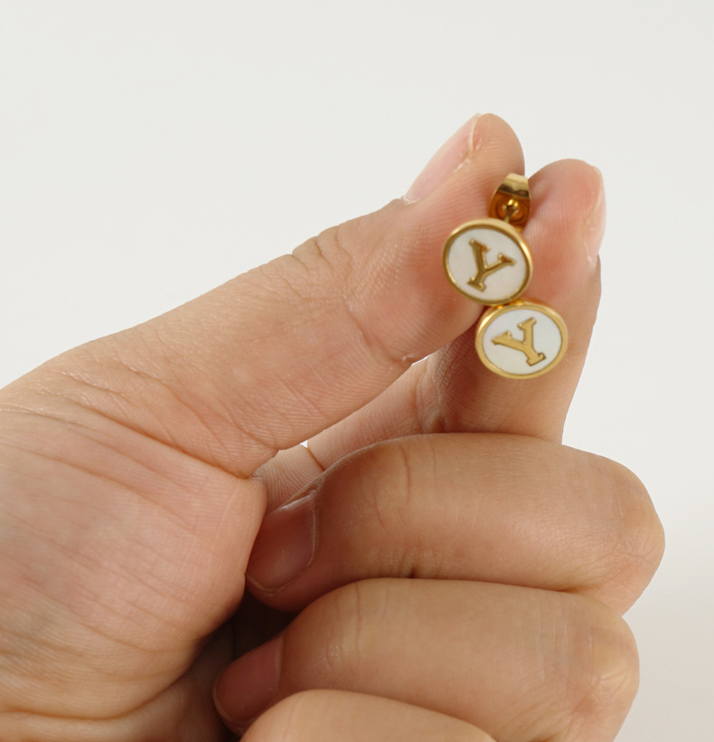 Non Tarnish 18k Gold English Letter Stud Earrings Designer Jewelry Natural Shell Alphabet Initial Name Ear Rings for Woman Girls Luxury Jewelry Gift