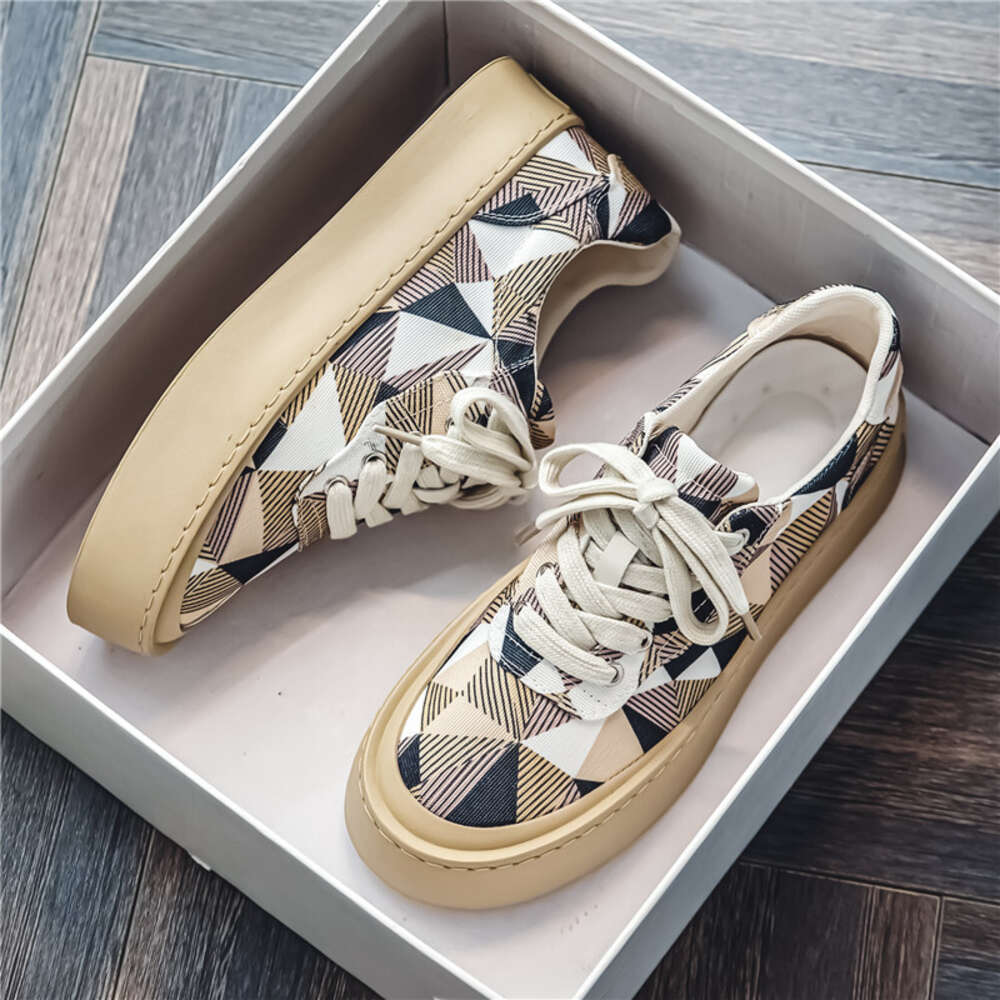 Four Seasons Casual Cloth Men's and Board Shoes at Special Offer Store