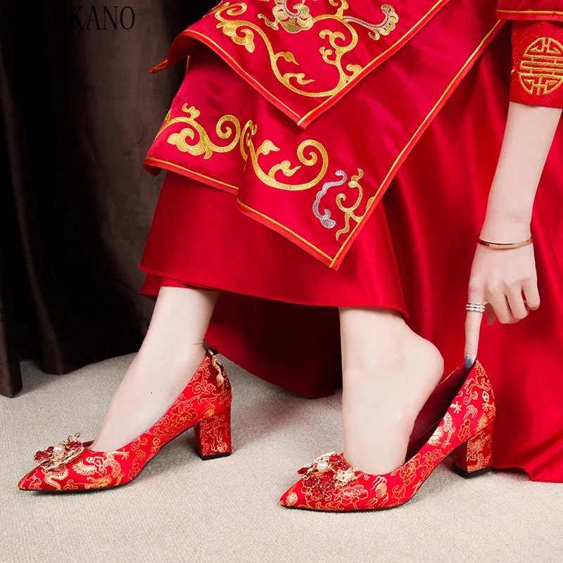 Chinese Wedding Shoes Thick Heel Red Rhinestone Buckle Bridal Shoes Party Dress Single Shoes Bridesmaid High Heels Women Pumps 240612
