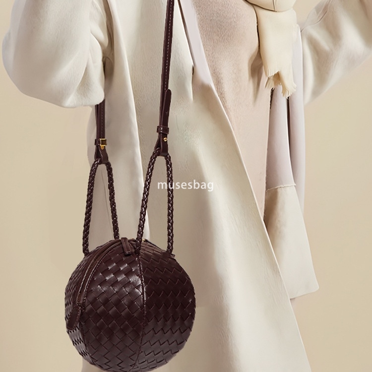 Fashionable Design Spring/Summer New Handwoven Handheld Embroidered Ball Bag with Simple and Versatile Texture Single Shoulder Crossbody Bag for Women