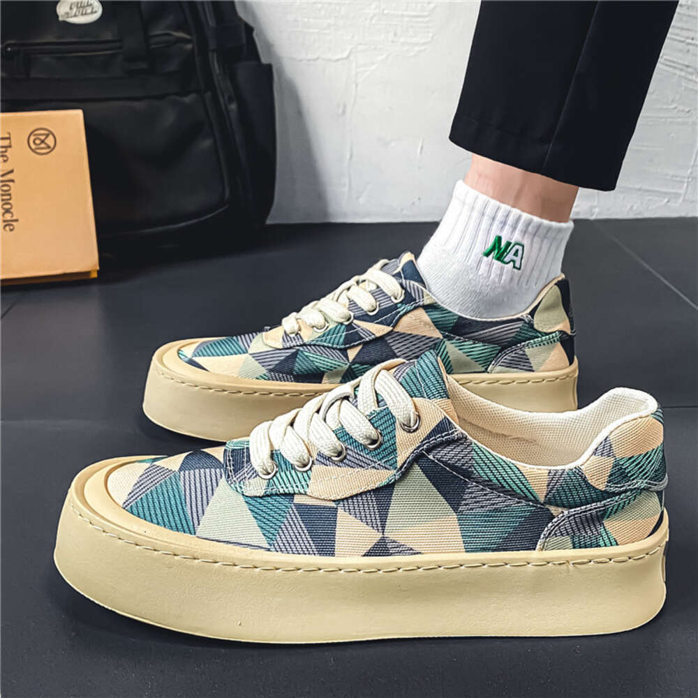 Four Seasons Casual Cloth Men's and Board Shoes at Special Offer Store