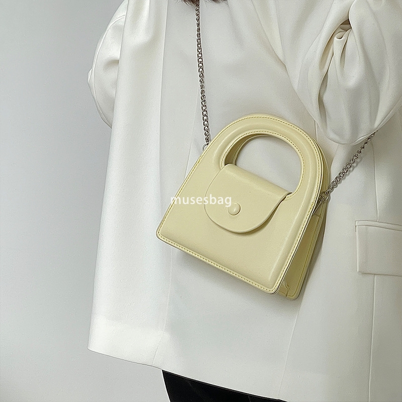 Women's new trendy and casual handbag with a trendy and trendy handle chain small square bag single shoulder bag high-end feeling simple crossbod