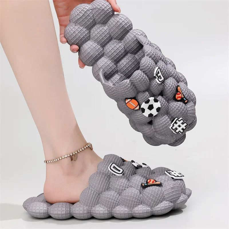 Summer Slippers Personality Bubble Fashion Mens and Womens Slippers Home EVA Material Massage Bottom Couple Sandals 240613