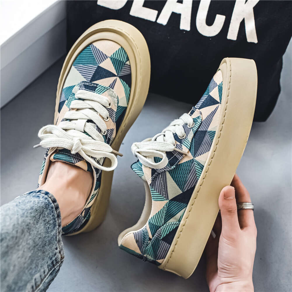 Four Seasons Casual Cloth Men's and Board Shoes at Special Offer Store