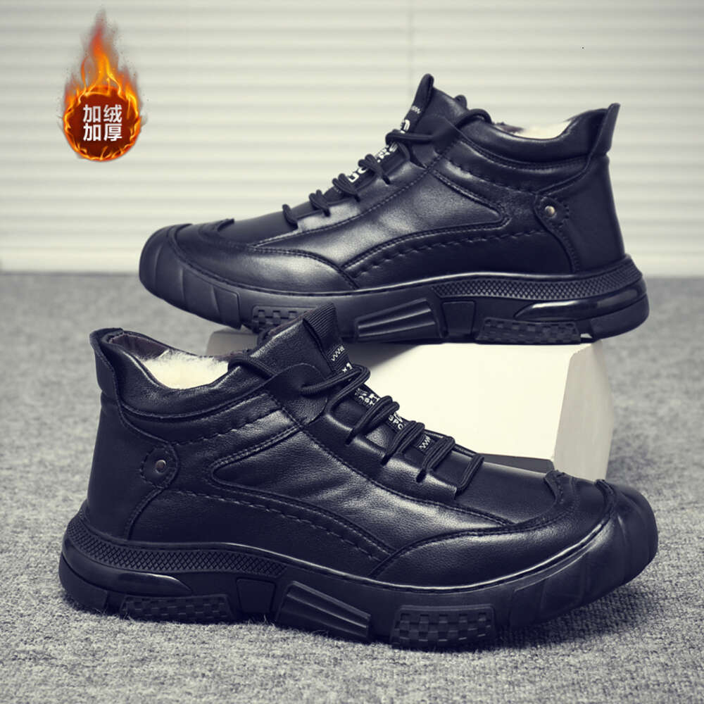 230 High top leather men's and cotton shoes at a discount store