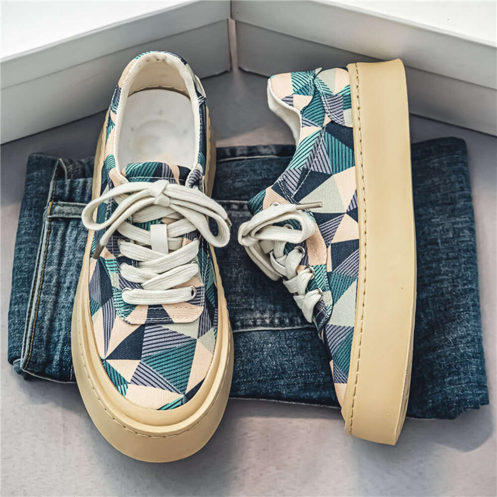 Four Seasons Casual Cloth Men's and Board Shoes at Special Offer Store