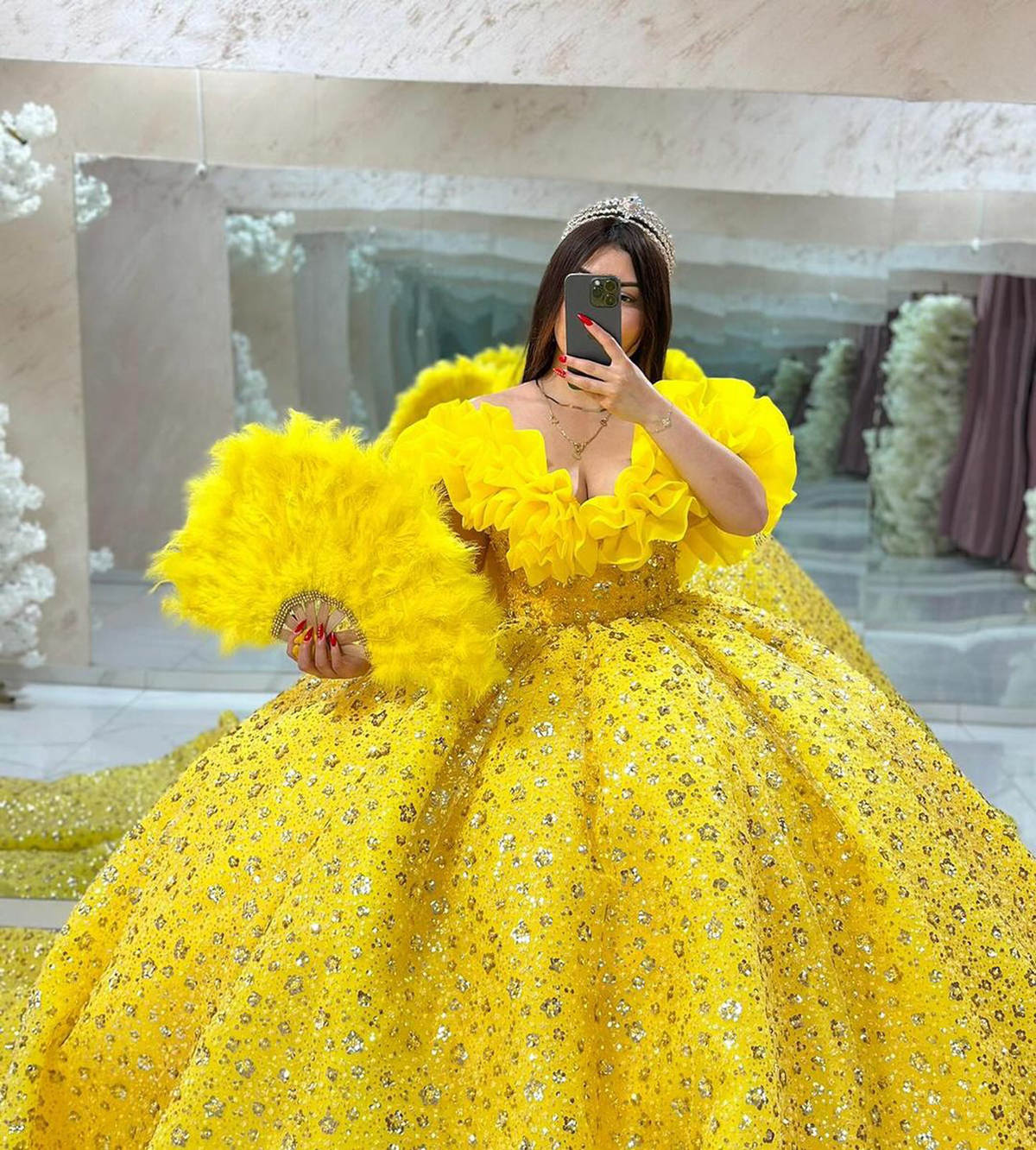 Fashion Prom Dresses Ball Gown Sweetheart Pleat Sequins Crystals Tulle Court Gown Backless Custom Made Plus Size Party Evening Dress Vestido De Noite