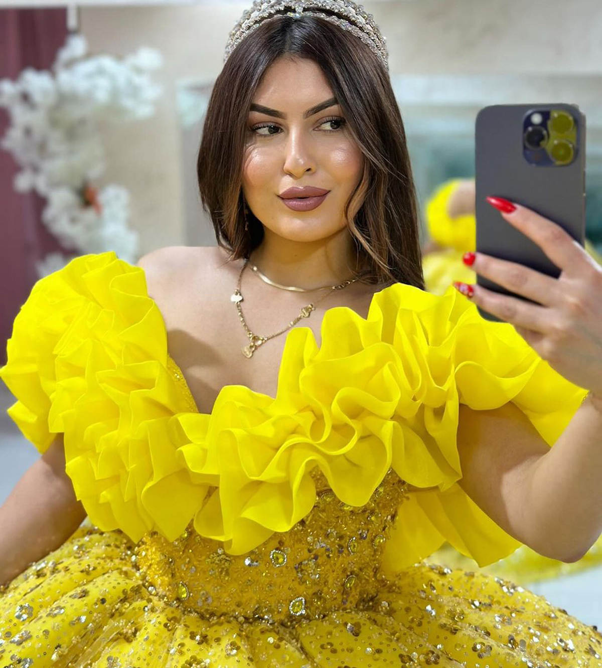 Fashion Prom Dresses Ball Gown Sweetheart Pleat Sequins Crystals Tulle Court Gown Backless Custom Made Plus Size Party Evening Dress Vestido De Noite