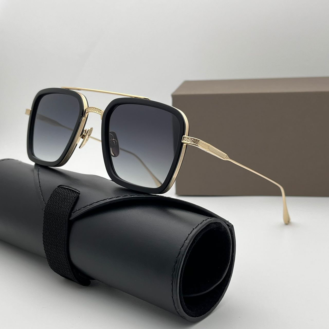 Summer Sunglasses For Women Style FLIGHT 006 Anti-Ultraviolet Retro Plate Square Full Frame Special Design Glasses Random Box