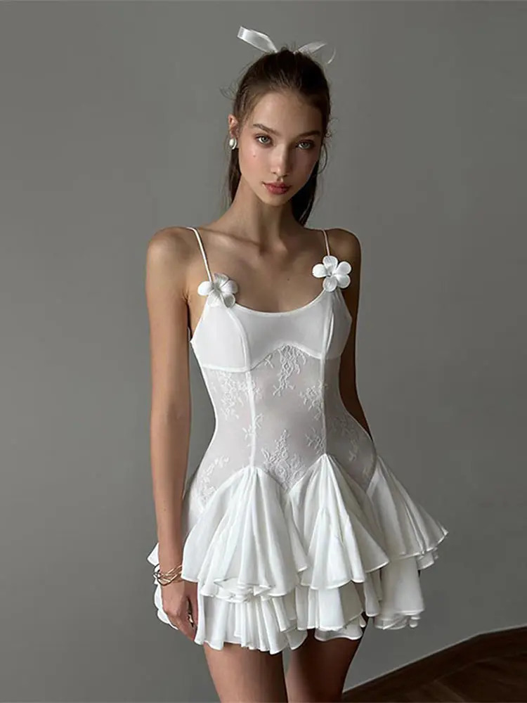 Womens elegant white satin mini dress fashionable womens sexy backless pleated A-line dress womens banquet evening dress 240531