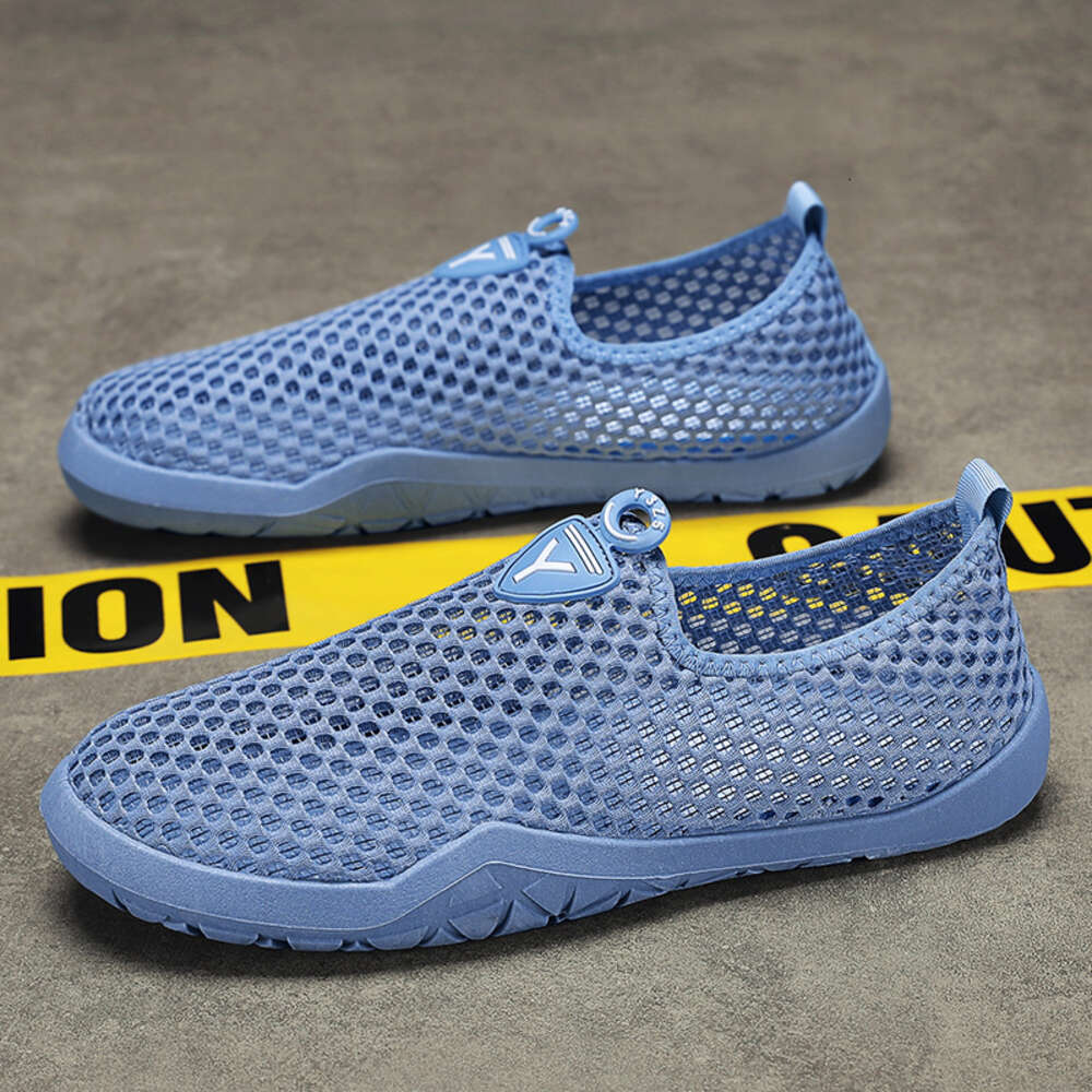 Summer casual men's shoes at a discount store