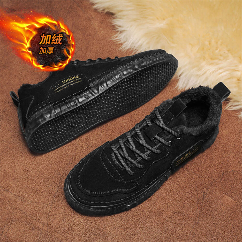 201 Winter leather men's cotton shoes, and boots at a discount store