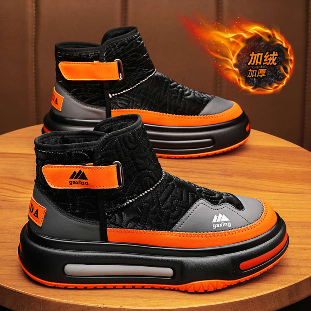 238 Winter high top men's cotton shoes, and boots at a discount store