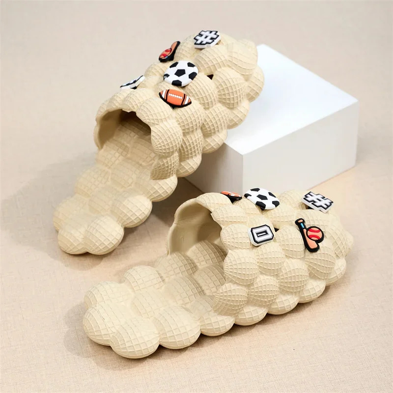 Summer Slippers Personality Bubble Fashion Mens and Womens Slippers Home EVA Material Massage Bottom Couple Sandals 240613