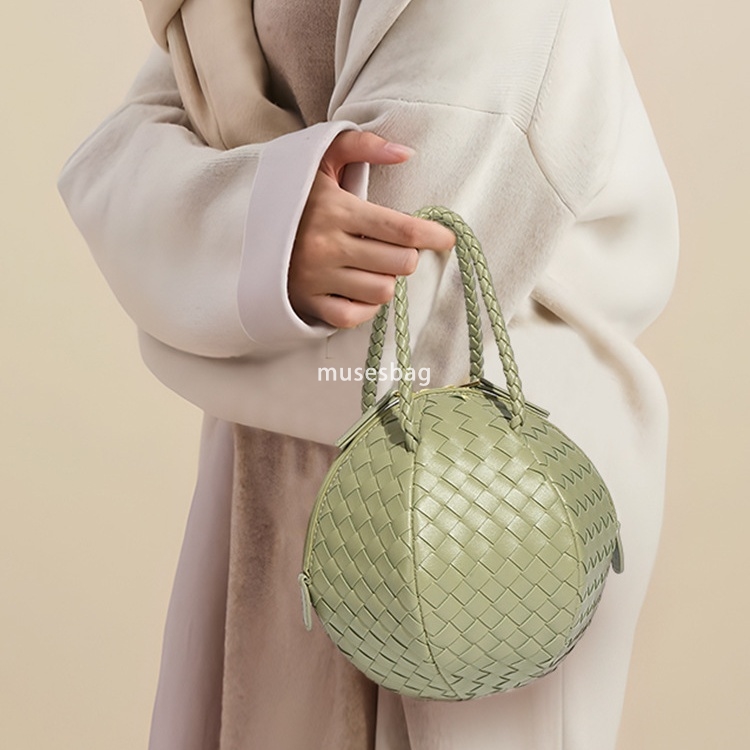 Fashionable Design Spring/Summer New Handwoven Handheld Embroidered Ball Bag with Simple and Versatile Texture Single Shoulder Crossbody Bag for Women