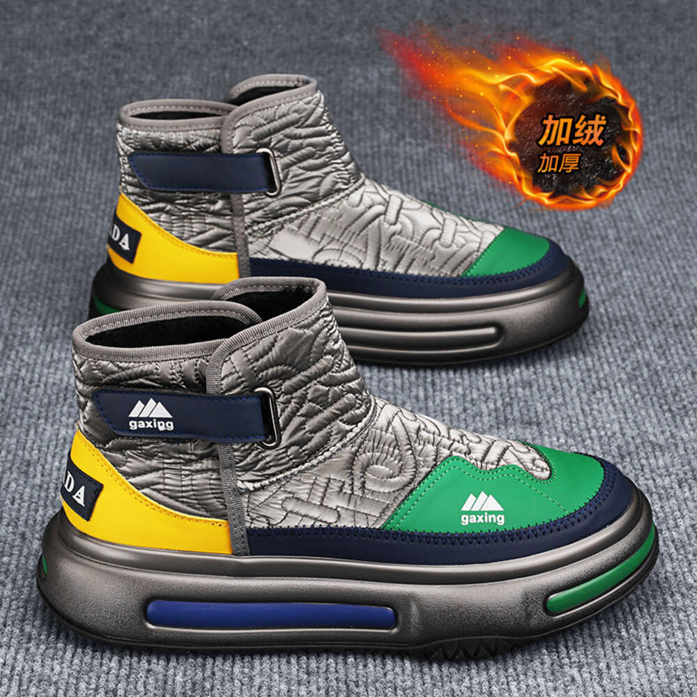 238 Winter high top men's cotton shoes, and boots at a discount store