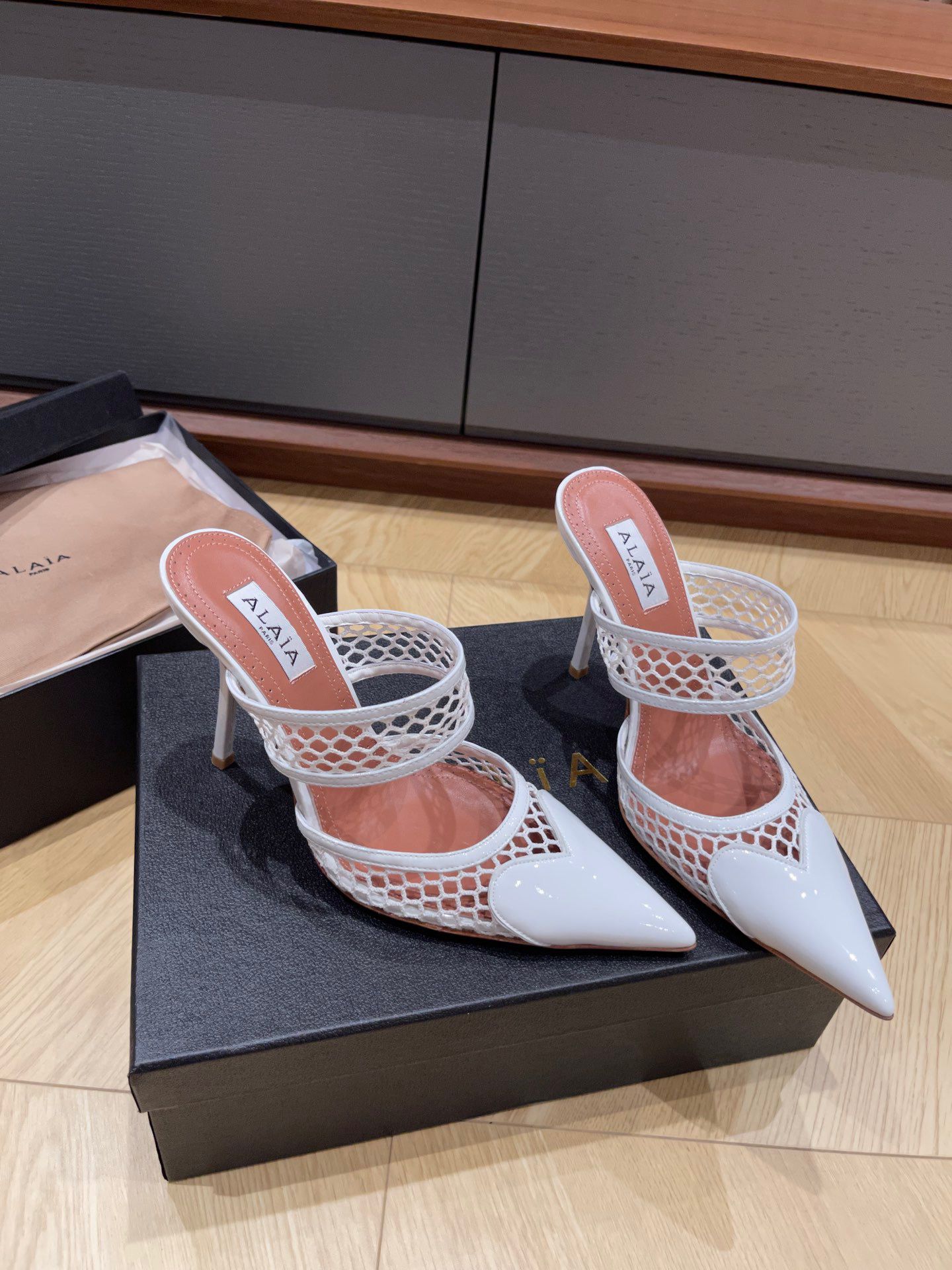 Heart-shaped Pointed Toe Women Shoes Le Coeur Women Pumps Sexy Patent Leather Mules PVC Strappy High Heels Party Dress Lady Walking EU35-42