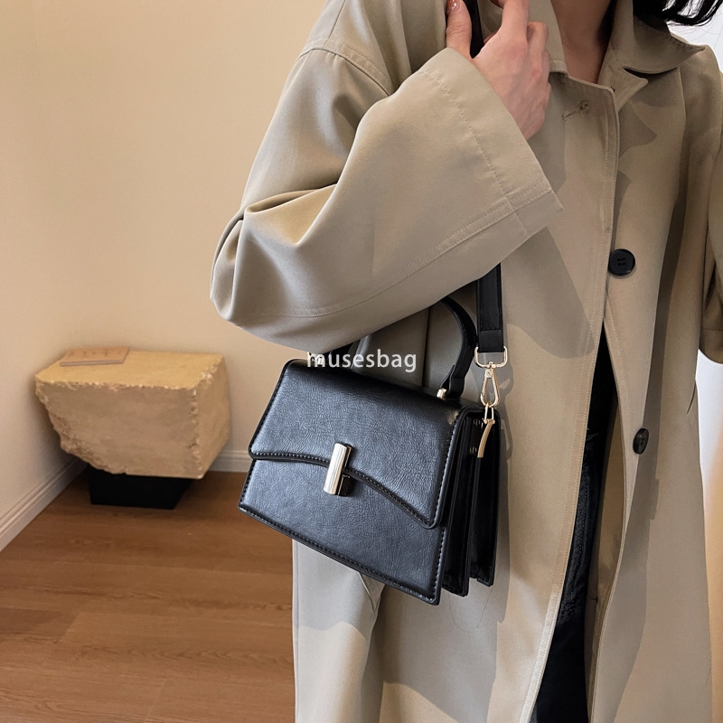 High end design French style niche fashionable and stylish Handheld small square bag popular on the internet New women's one shoulder crossbody u