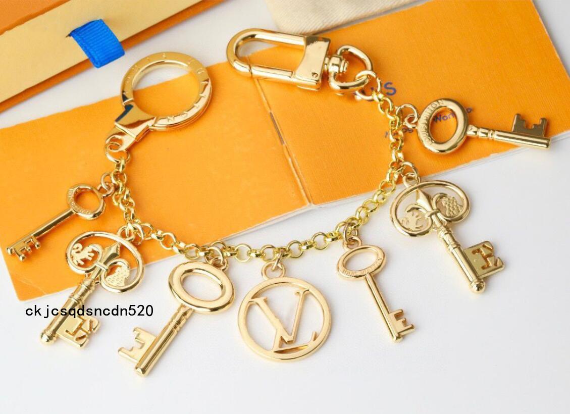 Fashion Keychains styles Luxury Gold tone lettered key chains designer unisex bag Charm car key holders for men and women