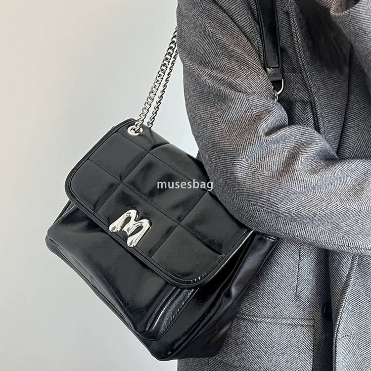 Small niche design large capacity soft faced handbag homemade women bag Korean new high-end retro wandering bag oily leather chain shoulder bag