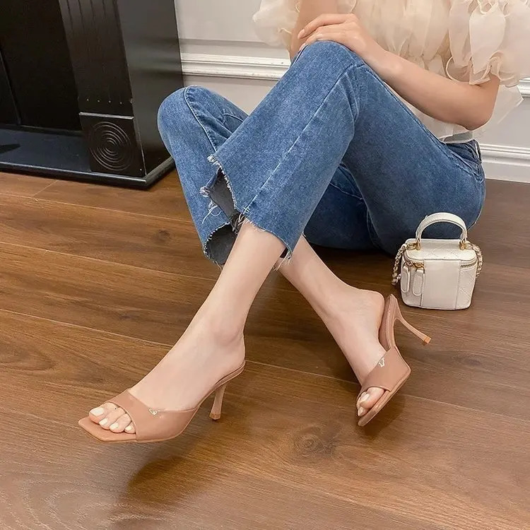 Lacquer leather high heel sandals for womens summer fashionable British style square toe slim slippers 240613