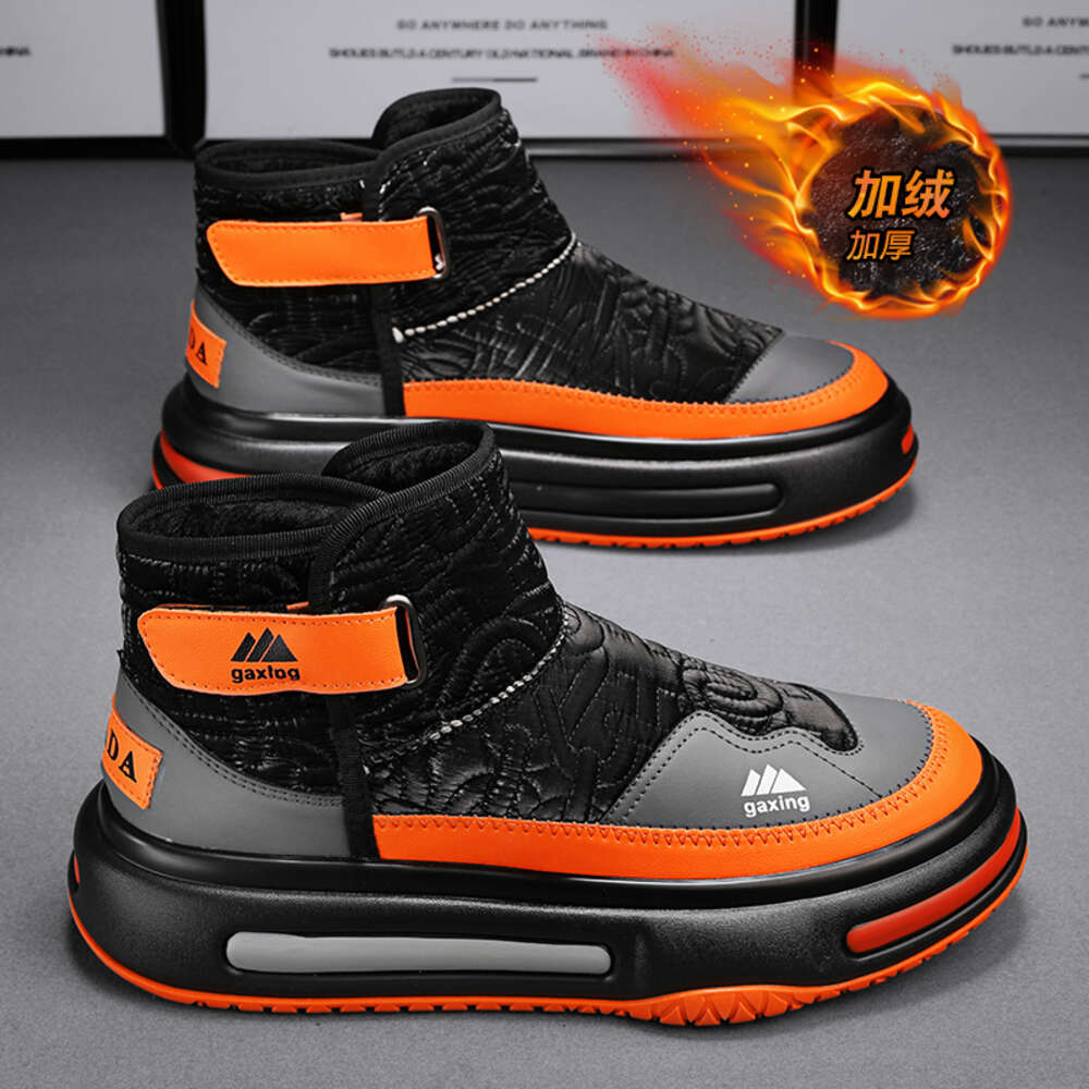 238 Winter high top men's cotton shoes, and boots at a discount store