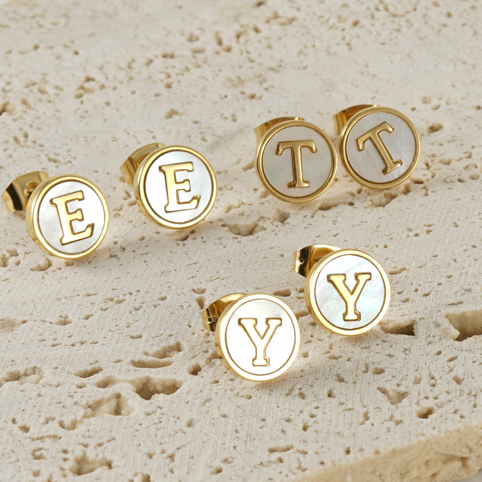 Non Tarnish 18k Gold English Letter Stud Earrings Designer Jewelry Natural Shell Alphabet Initial Name Ear Rings for Woman Girls Luxury Jewelry Gift