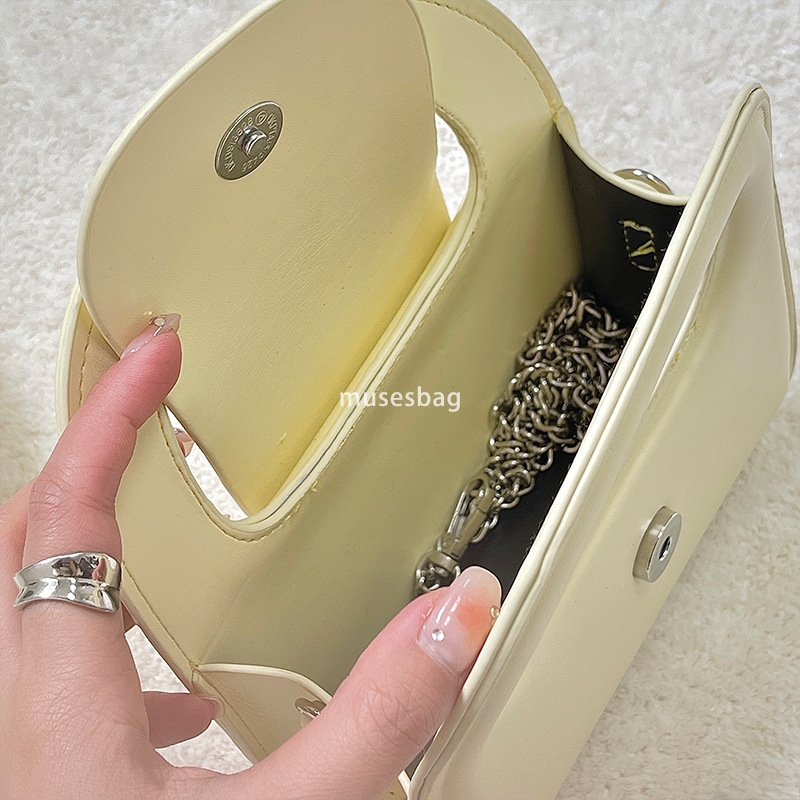 Women's new trendy and casual handbag with a trendy and trendy handle chain small square bag single shoulder bag high-end feeling simple crossbod