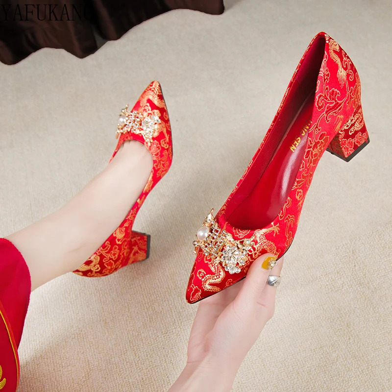 Chinese Wedding Shoes Thick Heel Red Rhinestone Buckle Bridal Shoes Party Dress Single Shoes Bridesmaid High Heels Women Pumps 240612