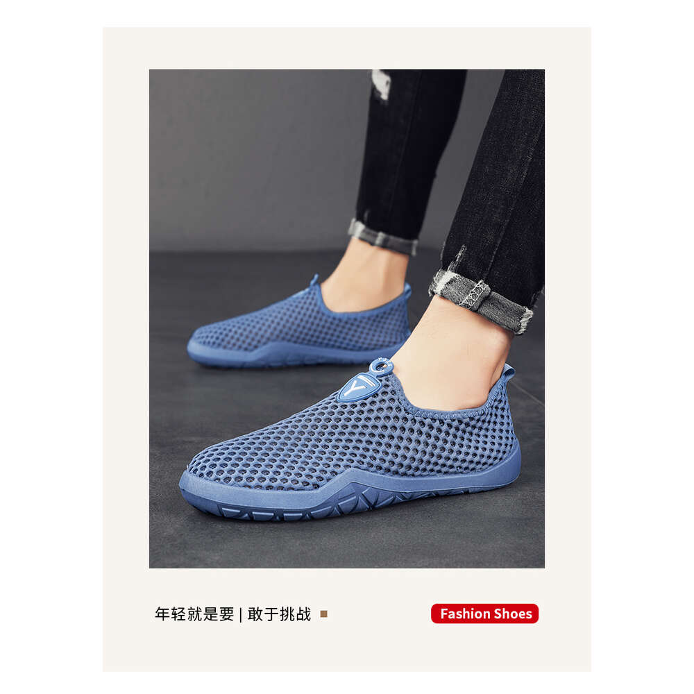 Summer casual men's shoes at a discount store