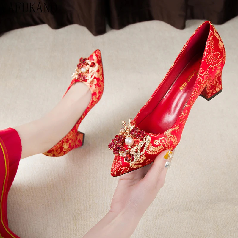 Chinese Wedding Shoes Thick Heel Red Rhinestone Buckle Bridal Shoes Party Dress Single Shoes Bridesmaid High Heels Women Pumps 240612