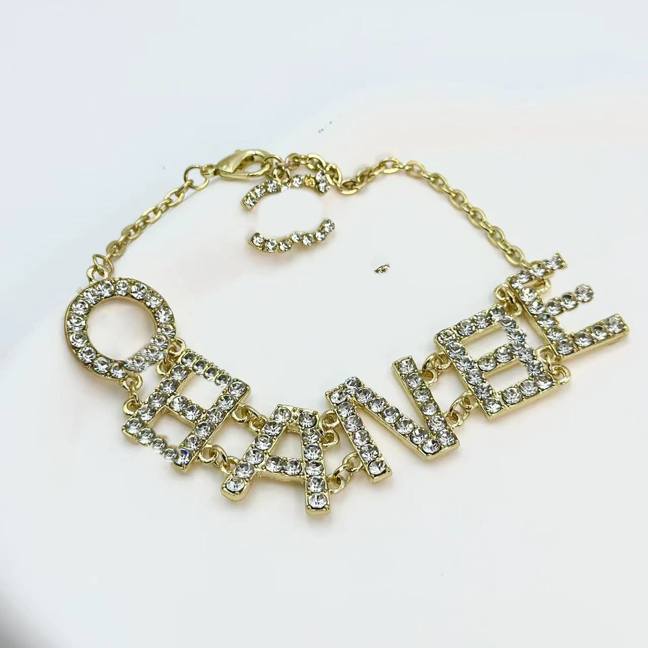 Design personality Fashion Chain Pendant Necklaces Brand Letter Geometric Chains Bracelet Bangle Crystal Rhinestone Wristband Womens Necklace Jewelry s