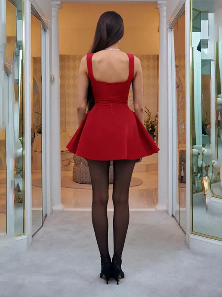 Wine red pleated square neck mini dress for womens sexy off the shoulder high waisted banquet dress for womens party dress 240531