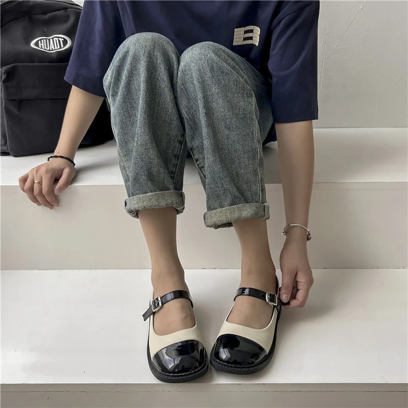 Womens shoes in 2024 spring summer clothes black and white small perfume light wind small mouth small flat 240614