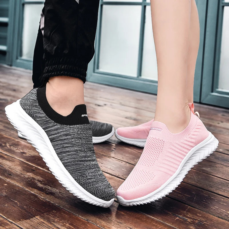 Superlight mens running shoes breathable womens sports shoes soft flat sports shoes fashionable couples casual walking shoes large size 240612