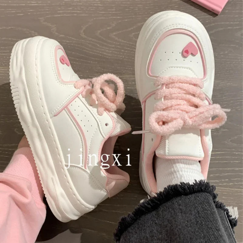 White and pink womens sports shoes Kawaii Heart Platform sports shoes Korean fashion Lolita footwear retro vulcanized leisure apartment 240614