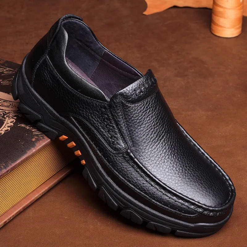 Handmade leather mens casual shoes soft soles comfortable mens casual shoes fashionable and slippery driving shoes non slip business shoes 240612