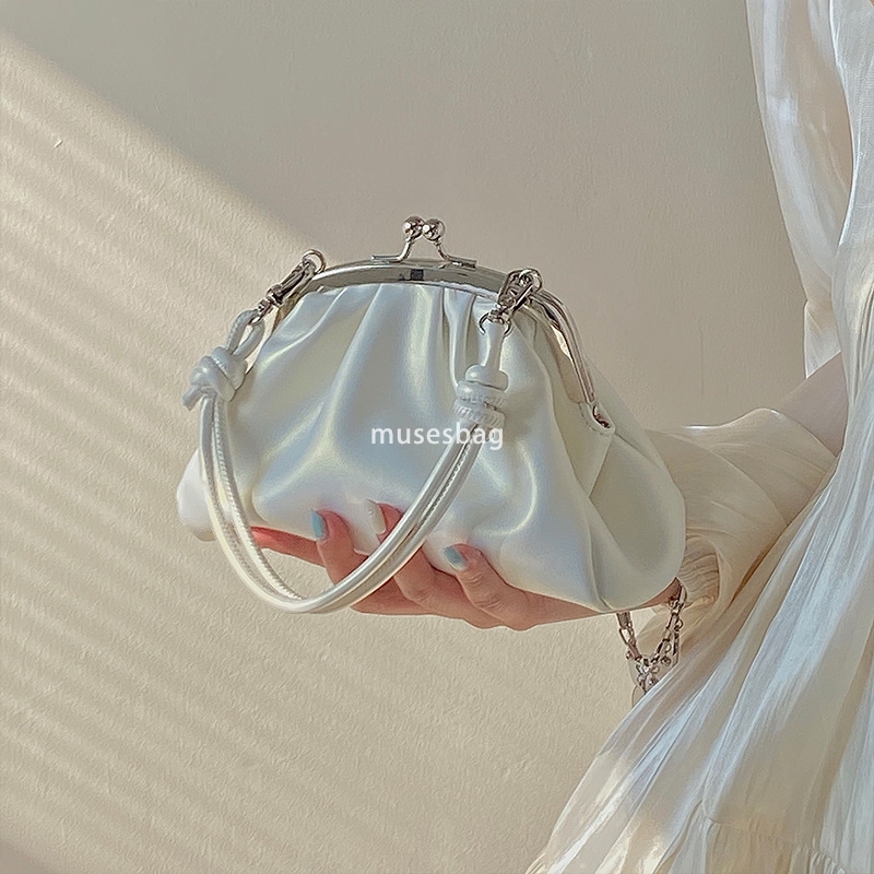 High end grand banquet bag cute girl pleated clip bag niche high-end chain bag new summer handheld crossbody bag dumpling bag